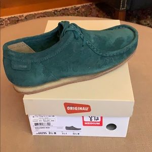 Dark green Clark’s wallabees
